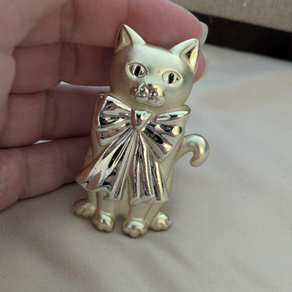 Gold Cat Figurine with Bow - Decorative Pet Accent